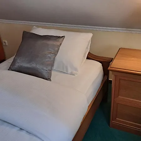 Platan ホテル シャールヴァール