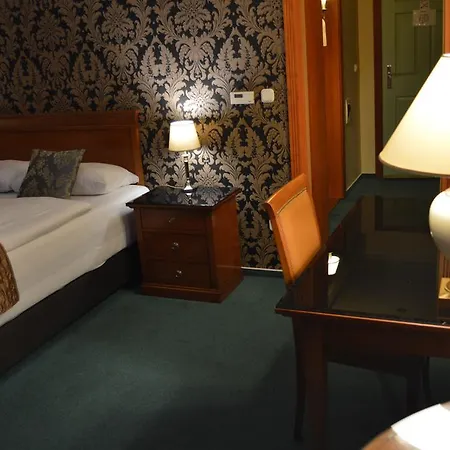 Platan Hotel 3*